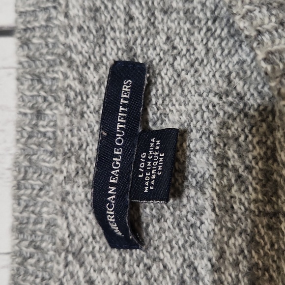 American Eagle light weight Large Womens sweater. - Picture 4 of 8
